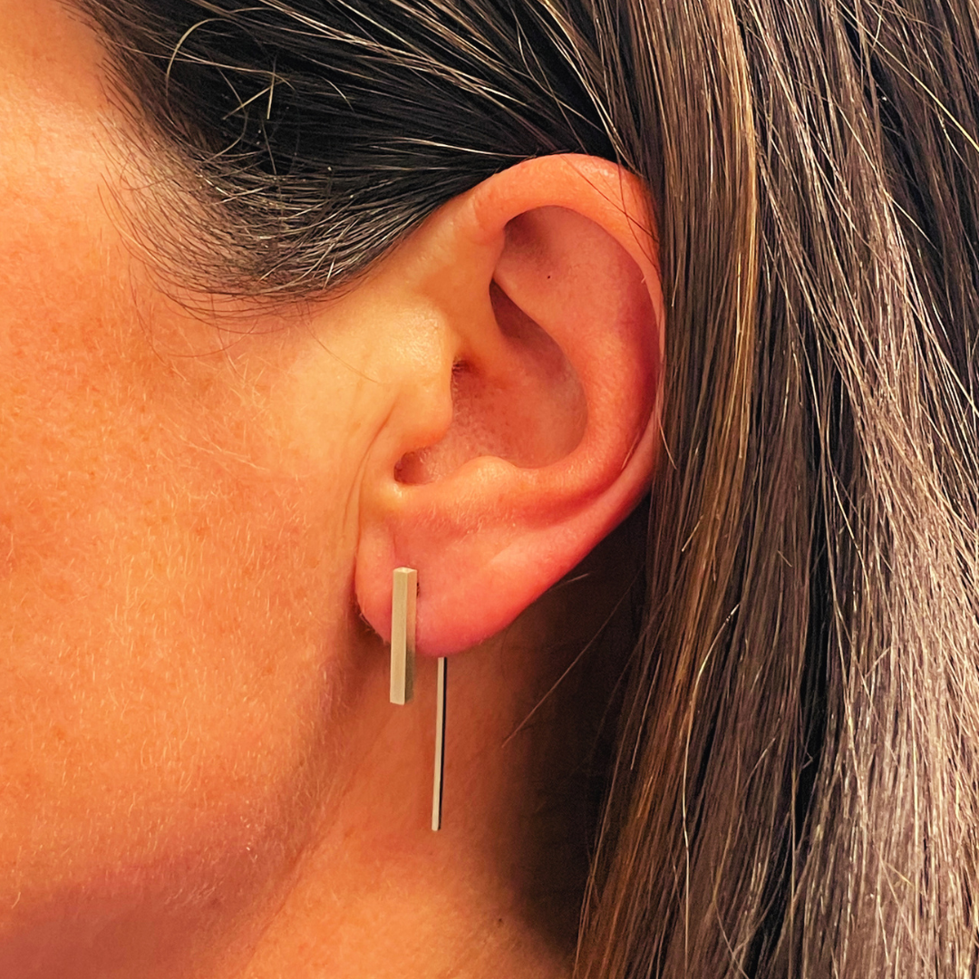 LINEAR earrings straight