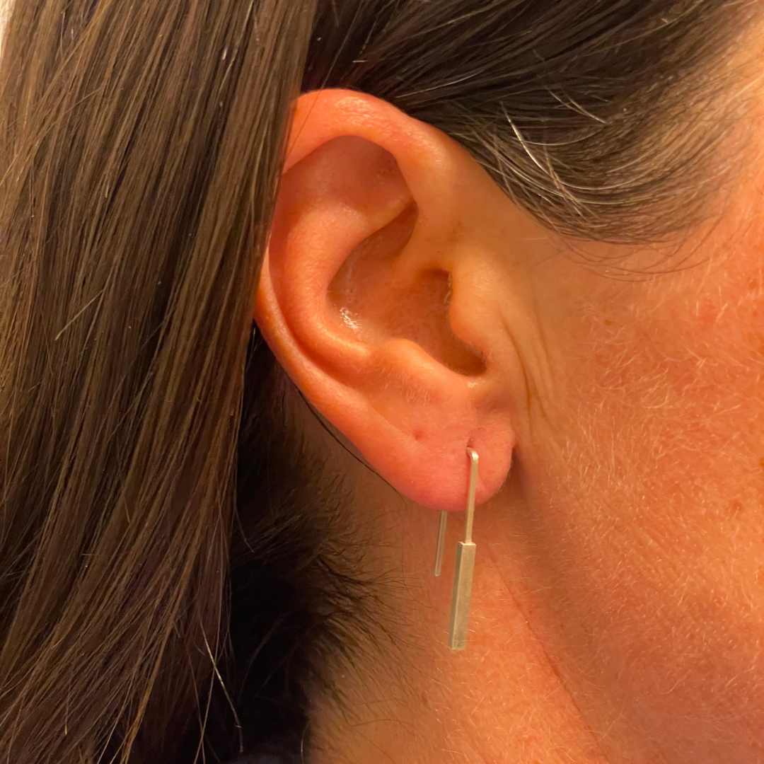 LINEAR earrings straight