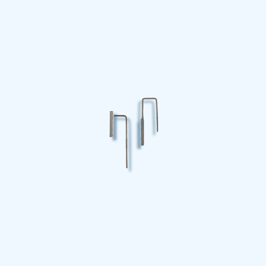 LINEAR earrings straight